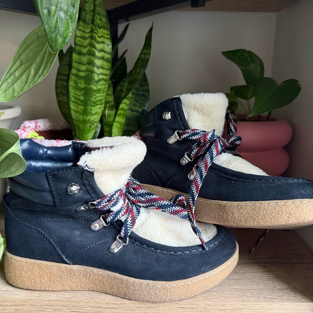 Tommy Hilfiger Navy Sherpa lined boots 🥾